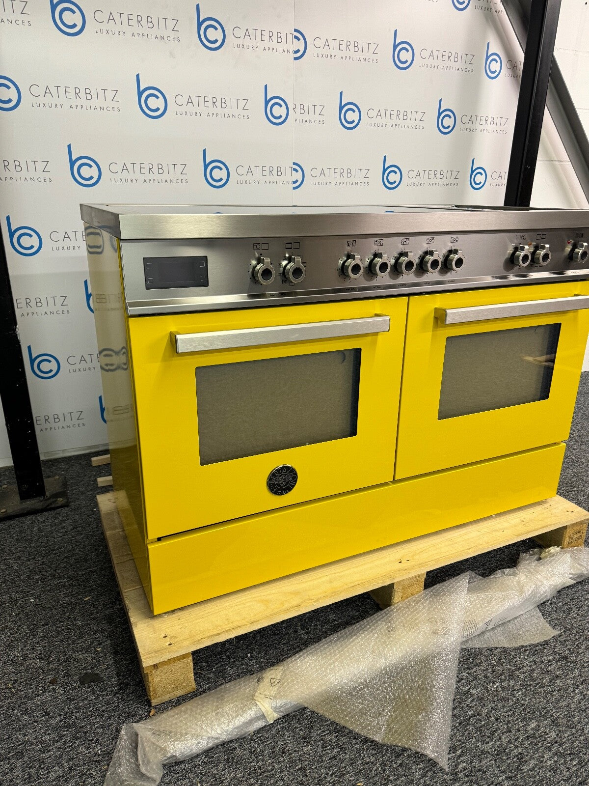 New UNUSED Bertazzoni Professional Range Cooker 120cm PRO125I2EGIT & Extractor