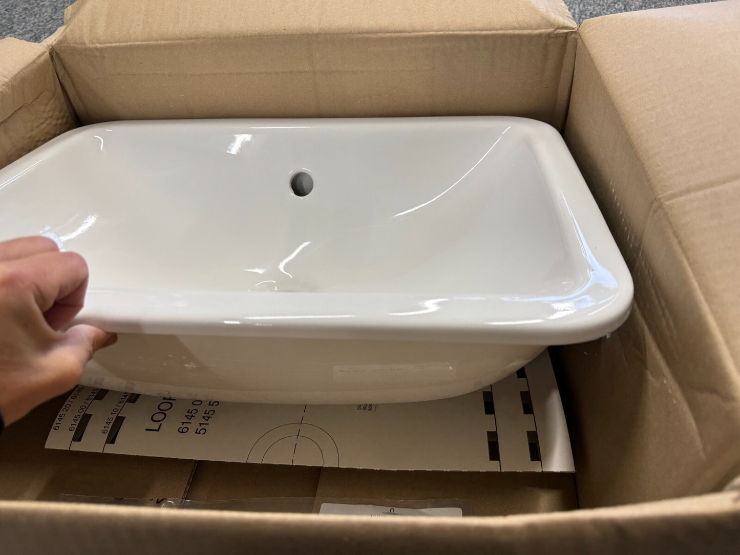 NEW Villeroy & Boch 61451001 Bathroom Sink vanity wash Basin White BR717