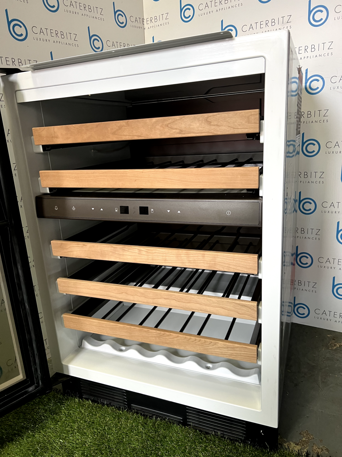 New Sub Zero Undercounter Wine Cooler Drinks beverage Fridge appliance Wolf