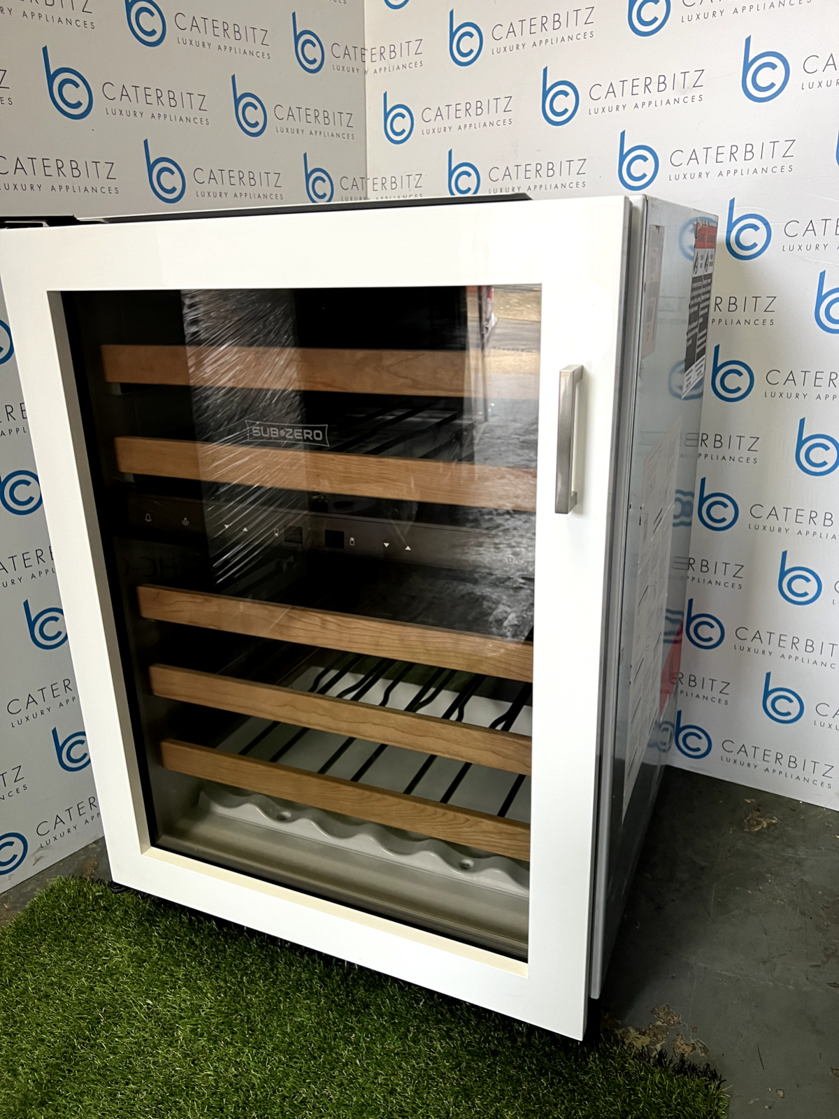 New Sub Zero Undercounter Wine Cooler Drinks beverage Fridge appliance Wolf
