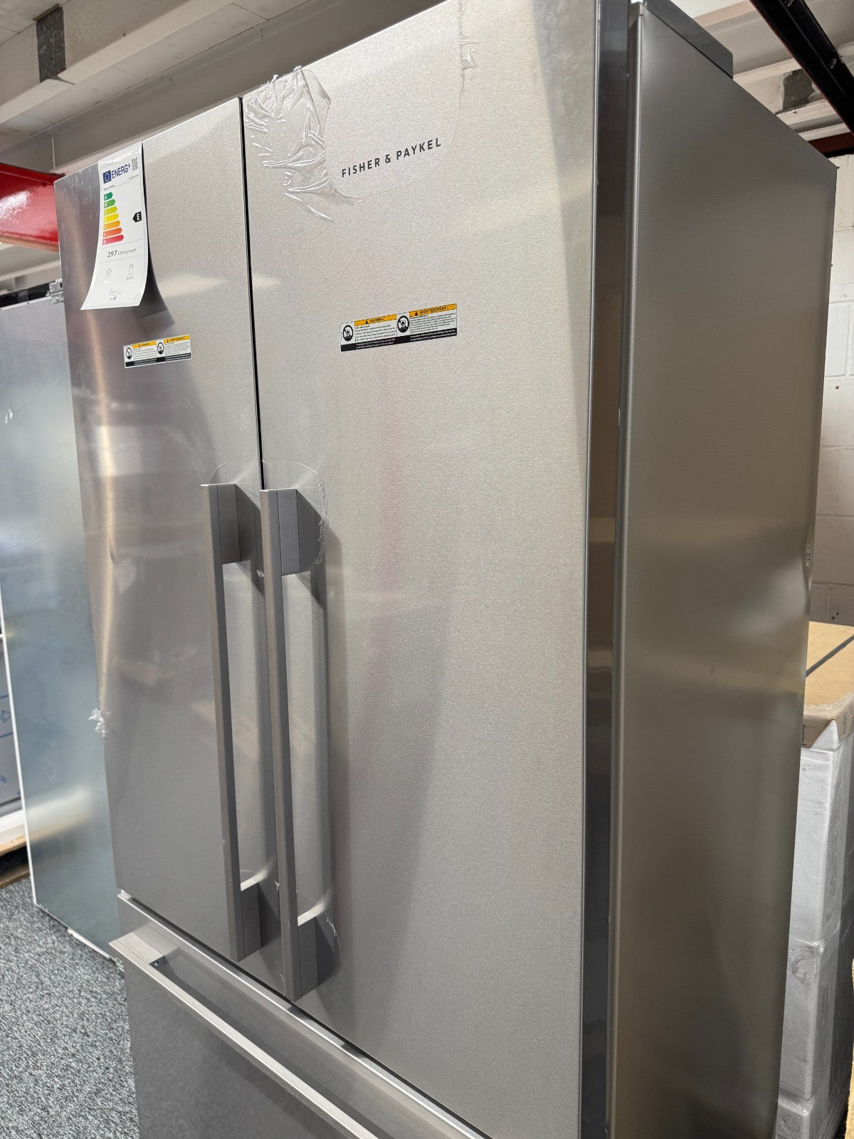 NEW Unused Fisher & Paykel RF610ADX6 Freestanding Fridge Freezer BR2335