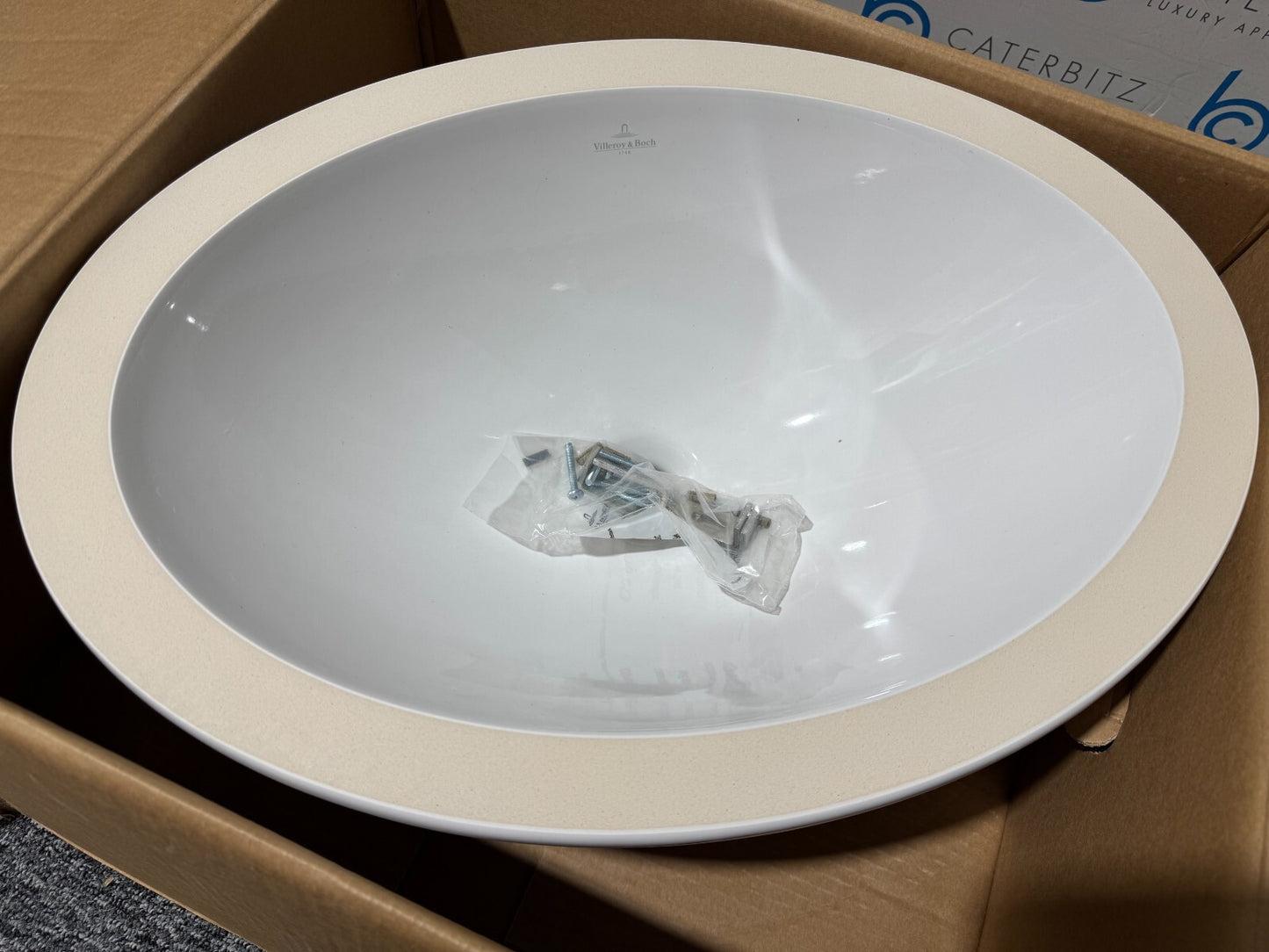 NEW Villeroy & Boch 61612101 Loop & Friends Under counter basin Sink white BR963