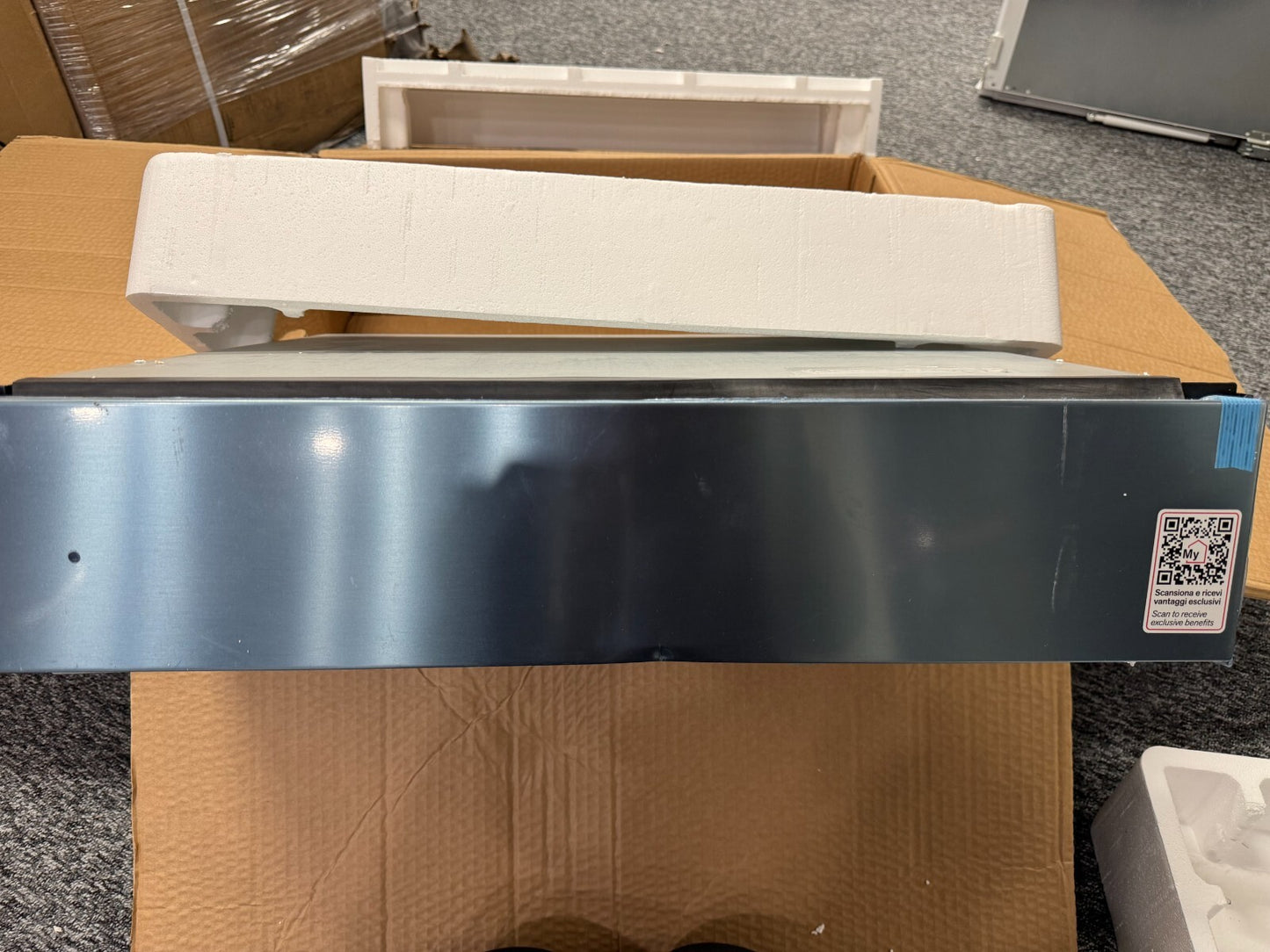 NEW Bertazzoni Professional WD60X Warming Drawer appliance BR2213 damaged