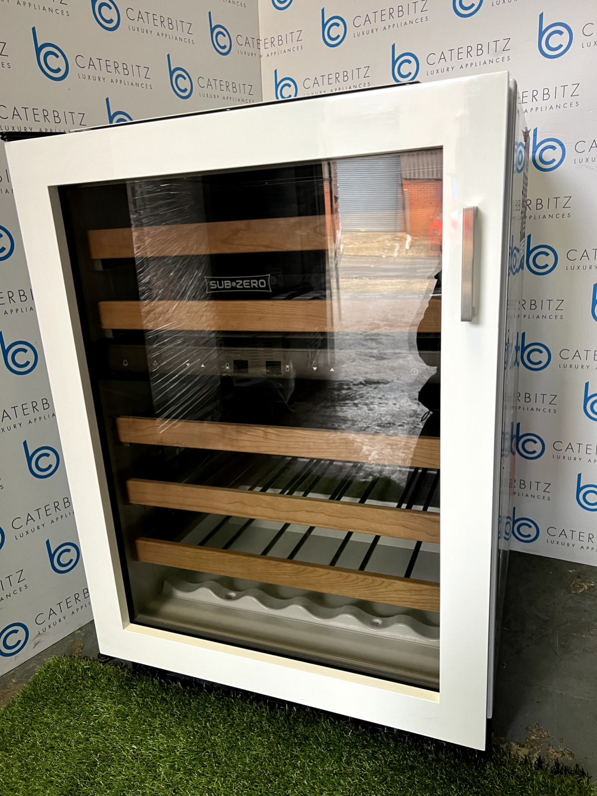 New Sub Zero Undercounter Wine Cooler Drinks beverage Fridge appliance Wolf