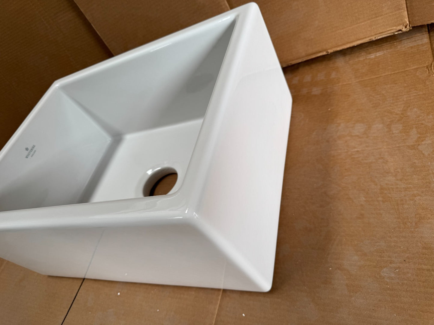 NEW UNUSED Whitebirk 60cm x 46cm Ceramic White Kitchen Sink AX04 Shaws belfast