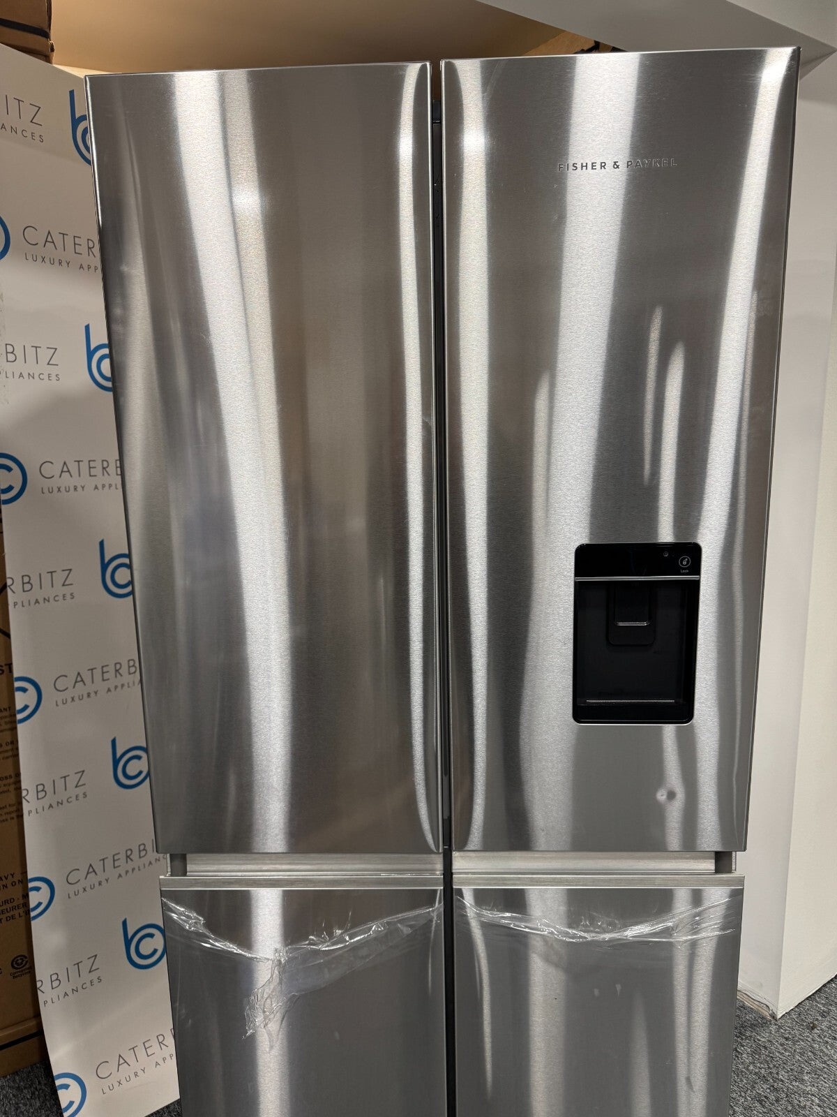 Fisher & Paykel RF500QNUVX1 Fridge Freezer Freestanding Refrigerator ICE BR683