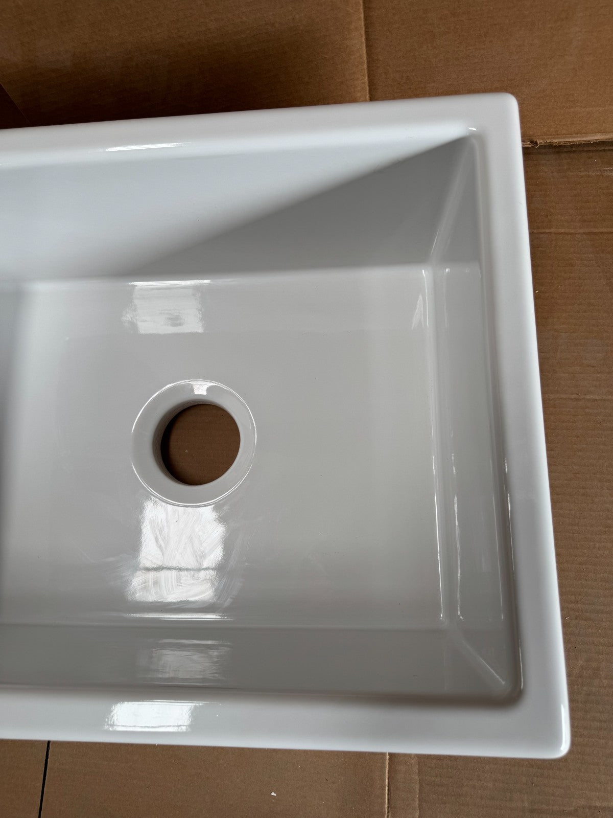 NEW UNUSED Whitebirk 60cm x 46cm Ceramic White Kitchen Sink AX04 Shaws belfast