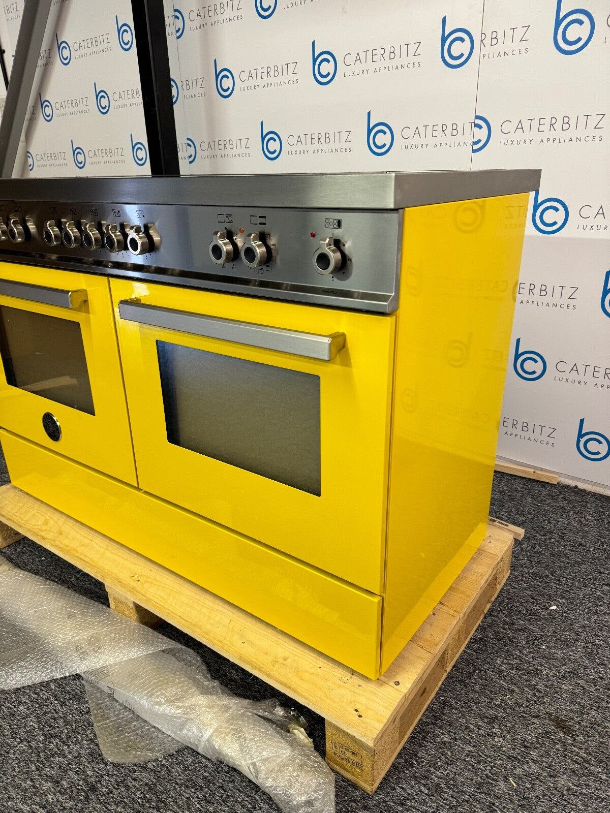 New UNUSED Bertazzoni Professional Range Cooker 120cm PRO125I2EGIT & Extractor