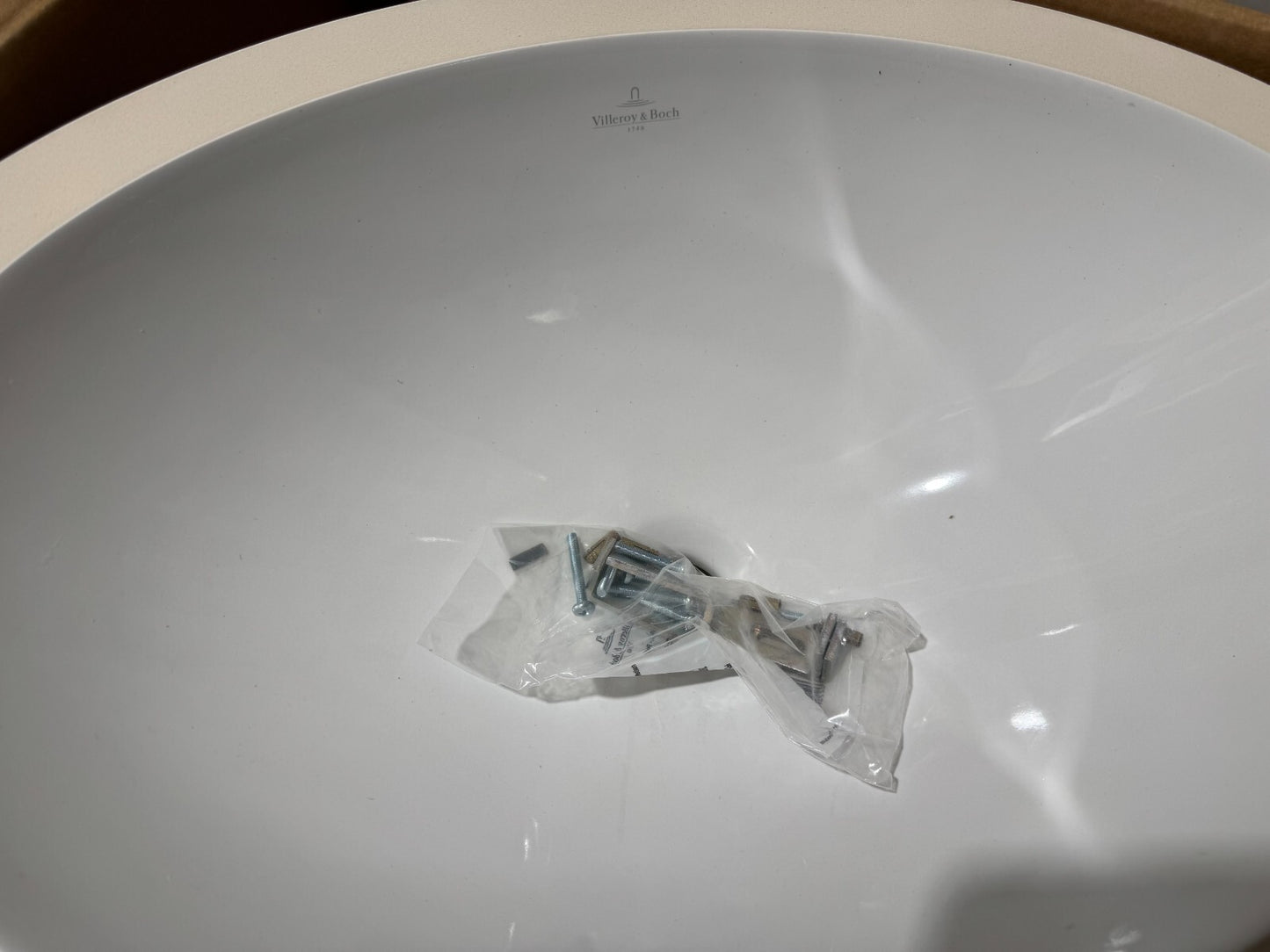 NEW Villeroy & Boch 61612101 Loop & Friends Under counter basin Sink white BR963