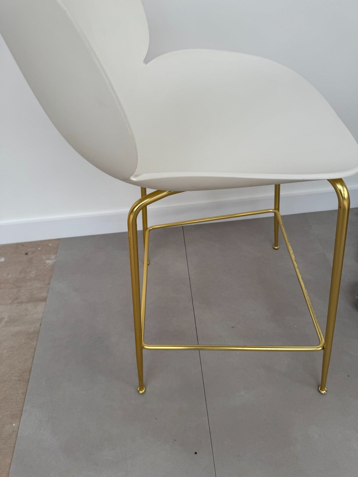 Ex Display GUBI stool BEETLE COUNTER bar CHAIR with brass base white AX012
