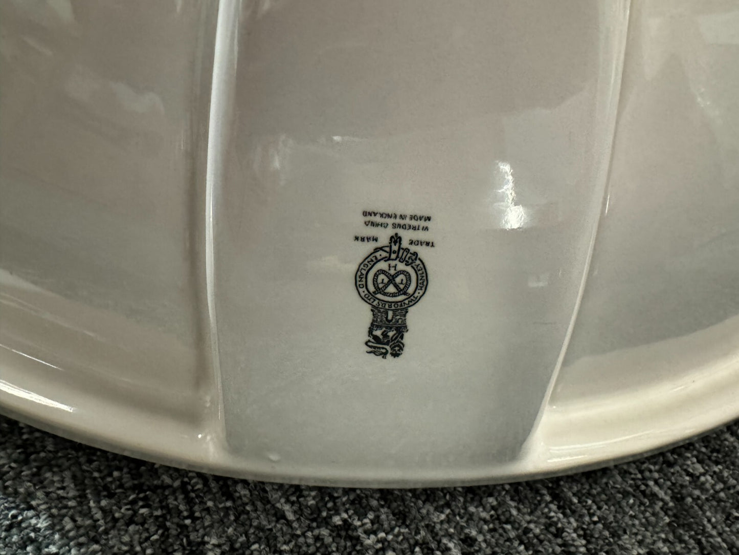 UNUSED Twyford White Aria 550mm x 465mm Countertop WHITE sink basin