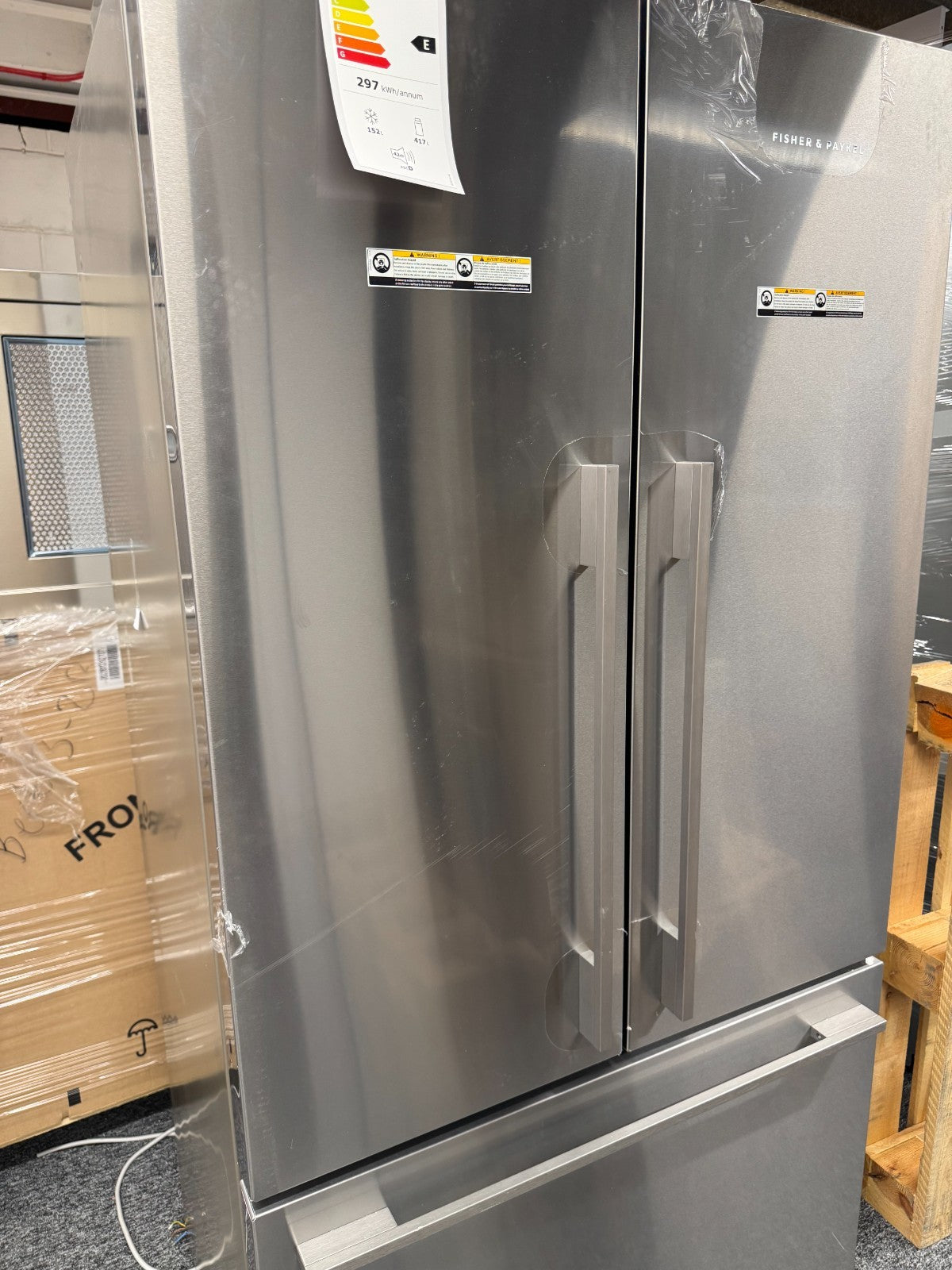 NEW Unused Fisher & Paykel RF610ADX6 Freestanding Fridge Freezer BR2335