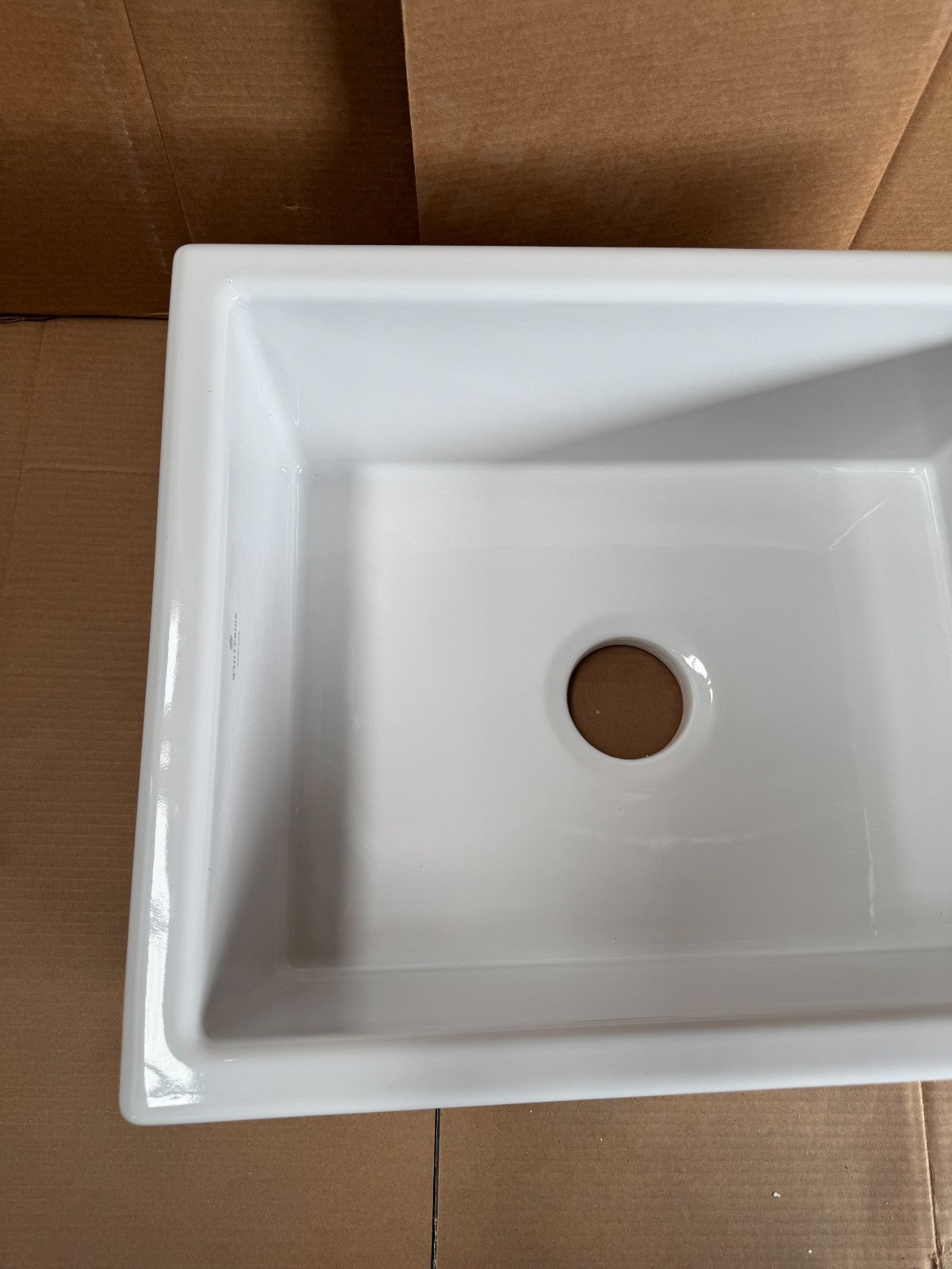 NEW UNUSED Whitebirk 60cm x 46cm Ceramic White Kitchen Sink AX04 Shaws belfast