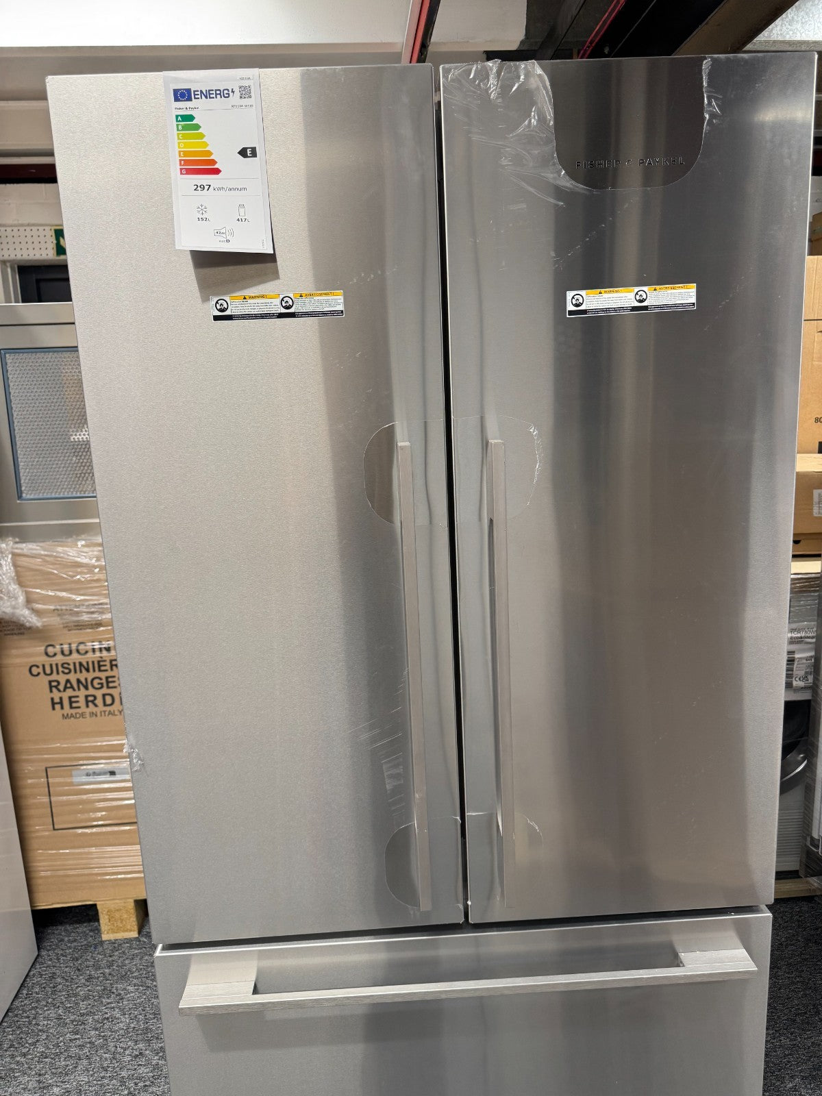 NEW Unused Fisher & Paykel RF610ADX6 Freestanding Fridge Freezer BR2335