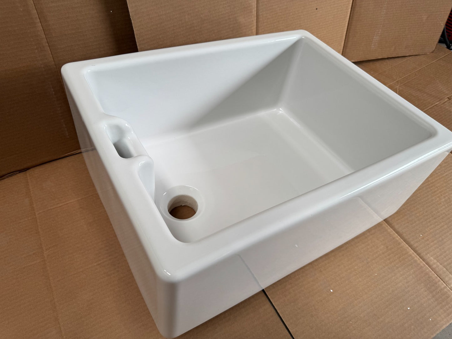 NEW UNUSED Whitebirk Belfast White Ceramic Kitchen Sink Basin Shaws AX03