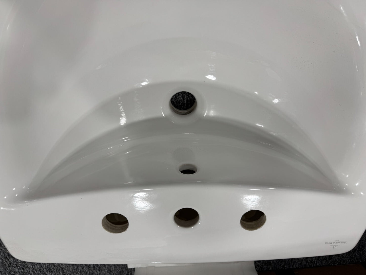 NEW Villeroy & Boch 6155 30 R2 loop & Friends bathroom sink Basin white BR2029