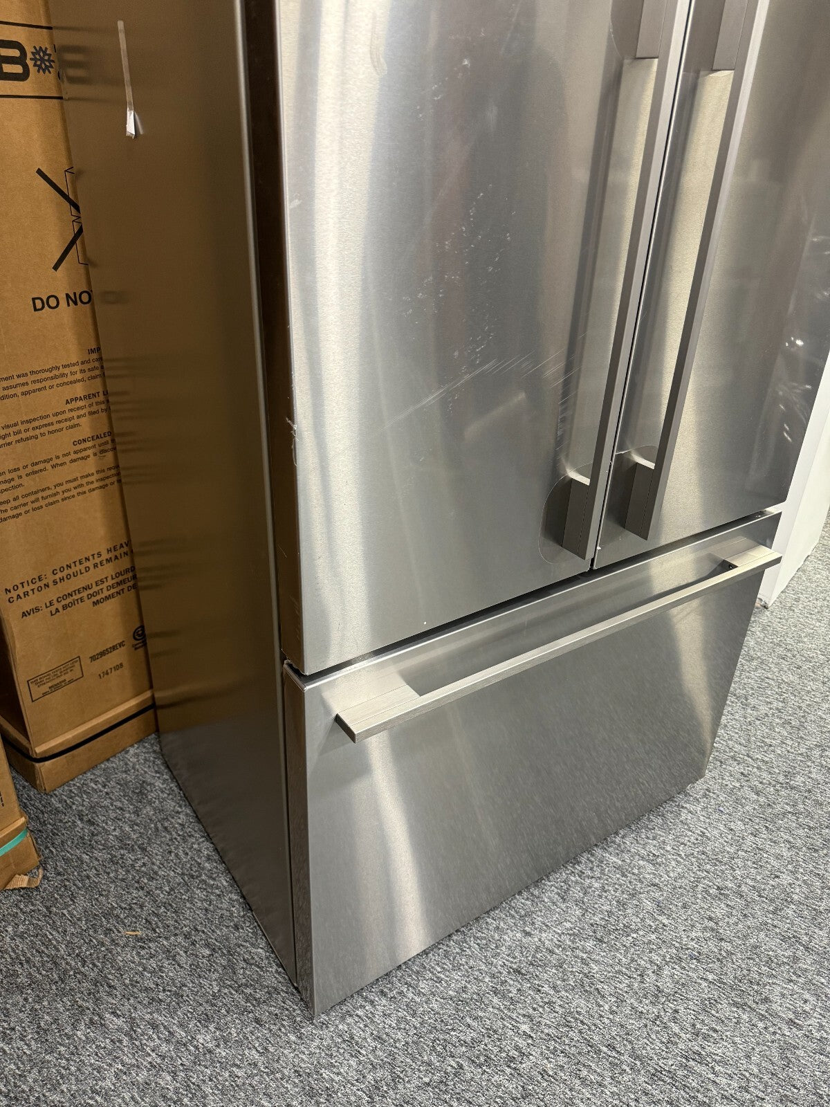 NEW Fisher & Paykel RF610ADX6 Freestanding fridge Freezer Appliance BR441