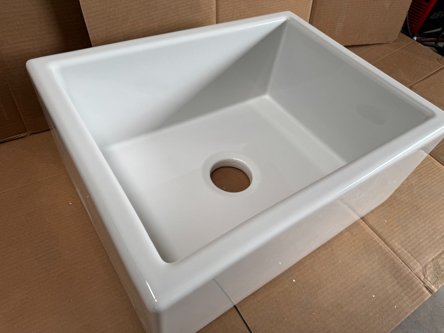 NEW UNUSED Whitebirk 60cm x 46cm Ceramic White Kitchen Sink AX04 Shaws belfast
