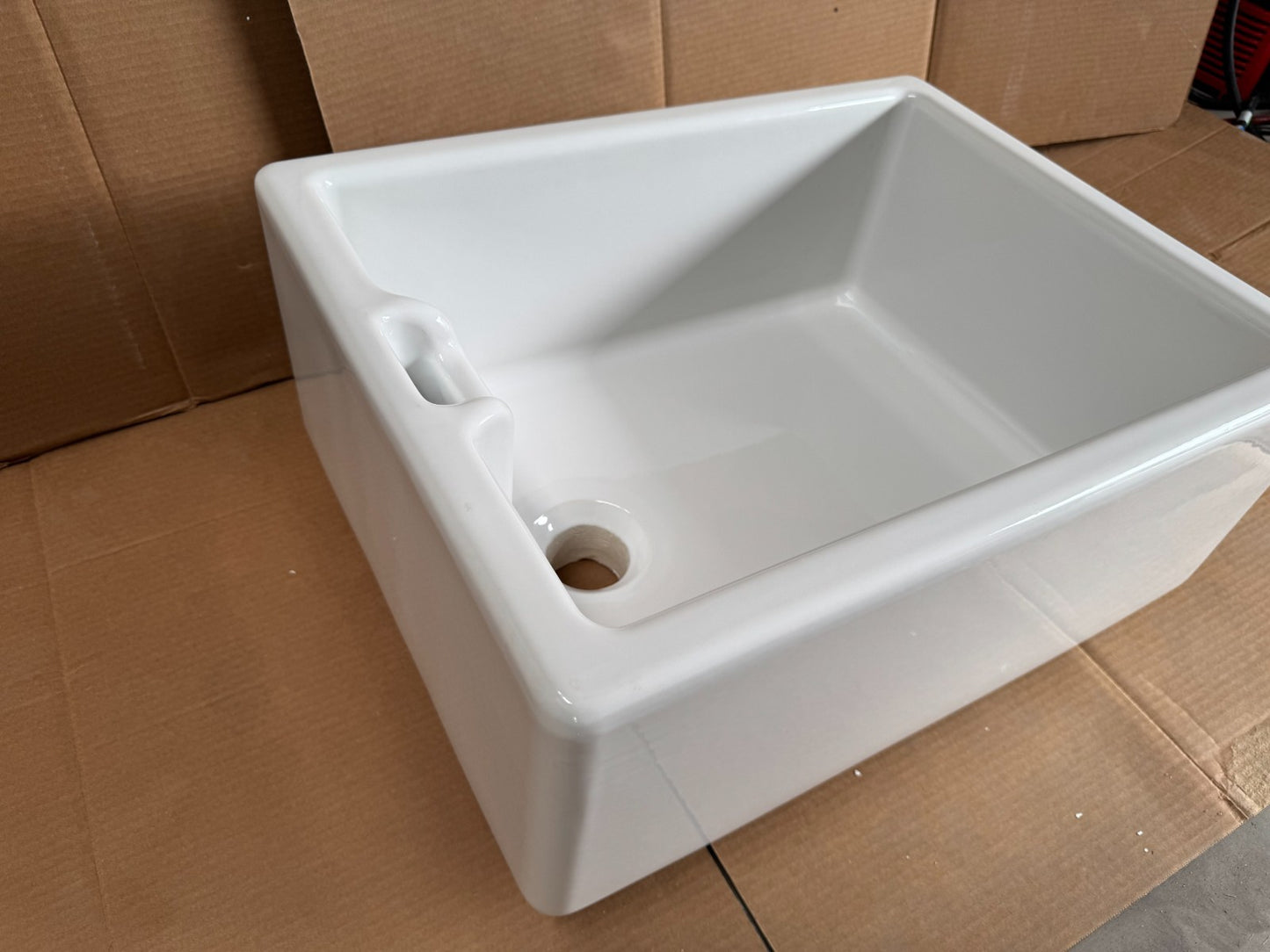 NEW UNUSED Whitebirk Belfast White Ceramic Kitchen Sink Basin Shaws AX02