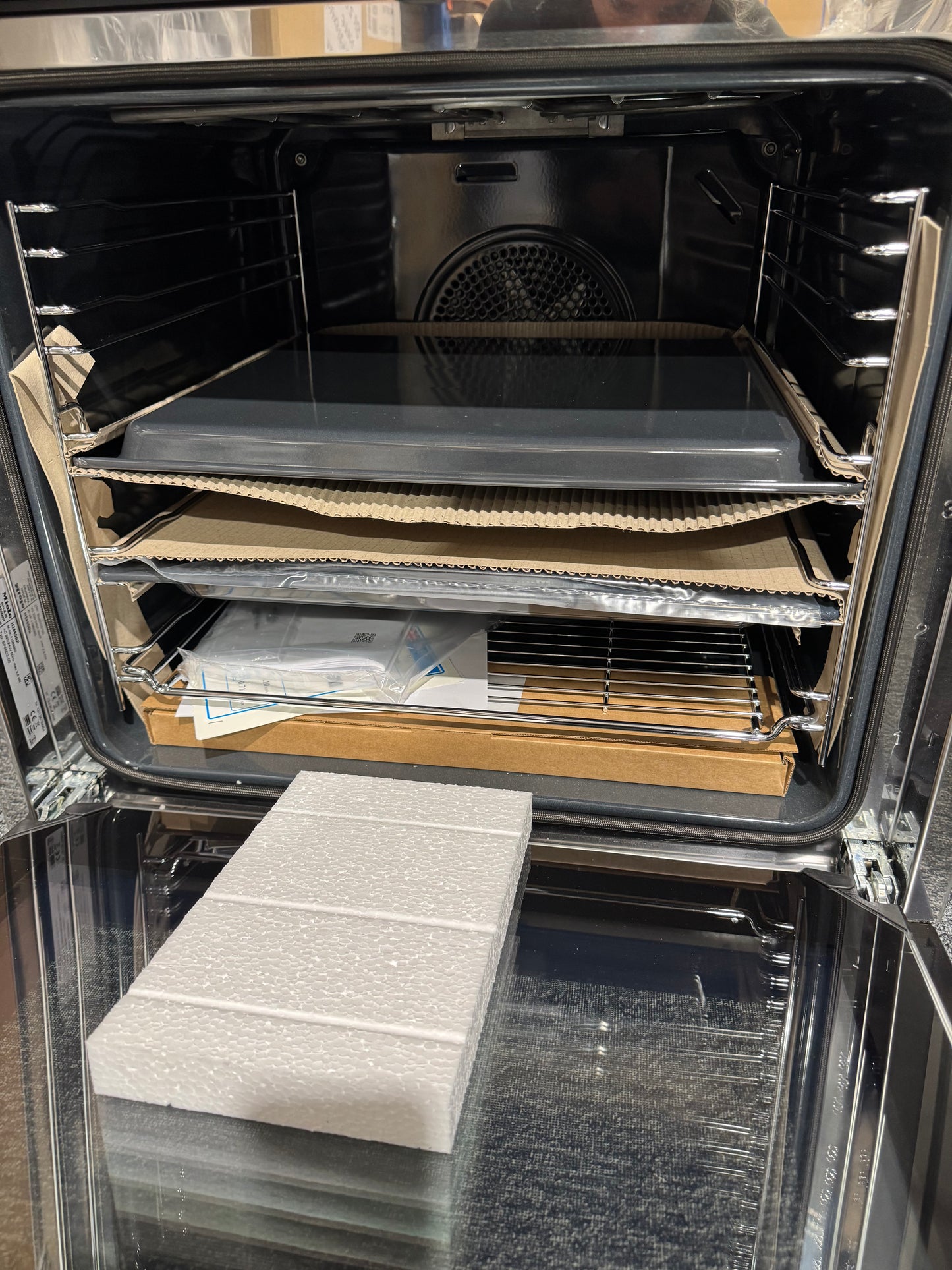 New Miele H 2860 BP Built in wall Oven Cooker BR2394