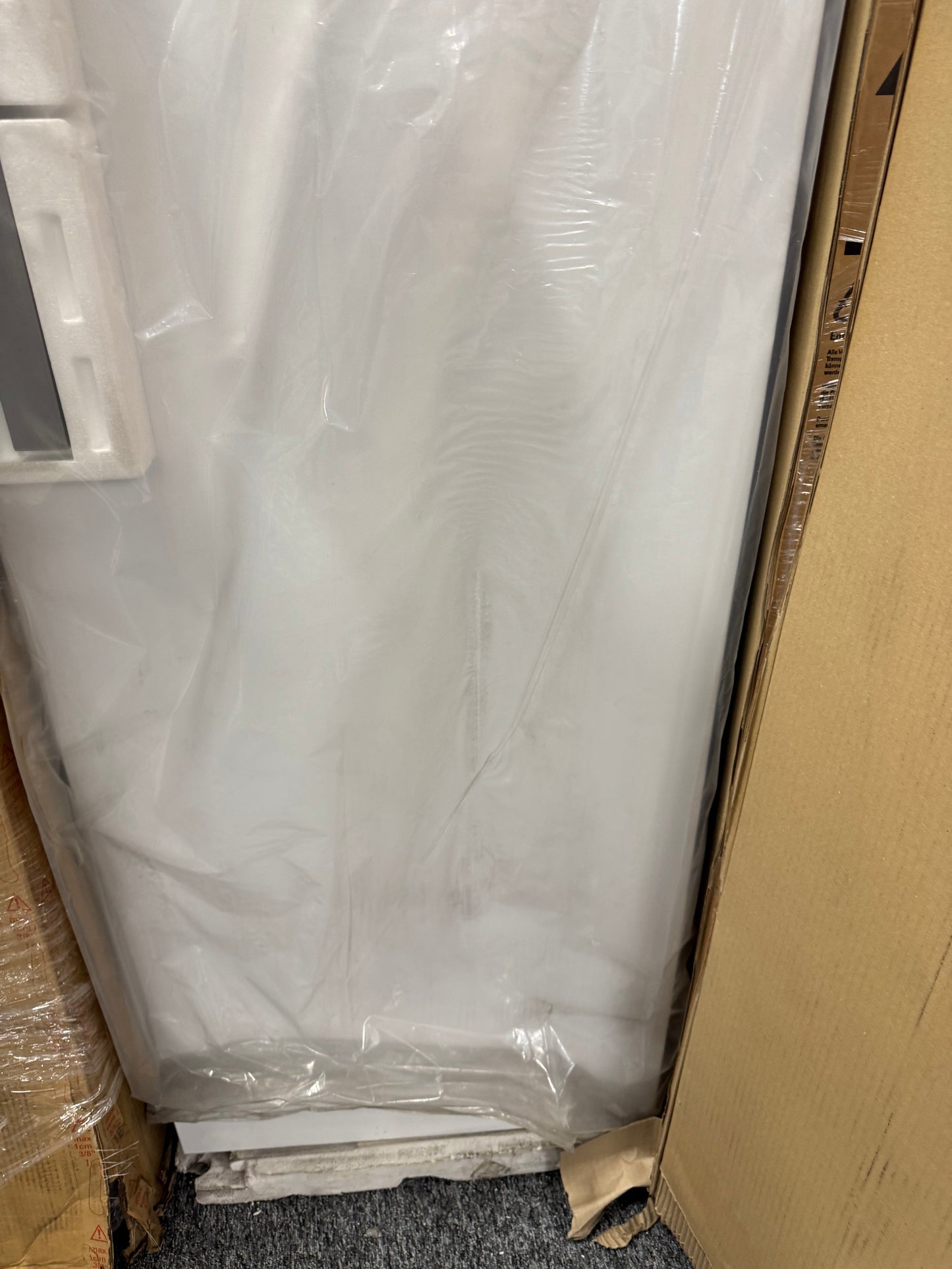 New other Miele K28202 DWS Freestanding Fridge White BR2410