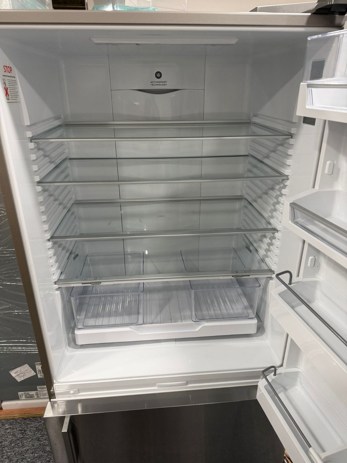 Ex Display Fisher & Paykel Fridge Freezer RF522BRXFD5 Right hand hinged BR4661