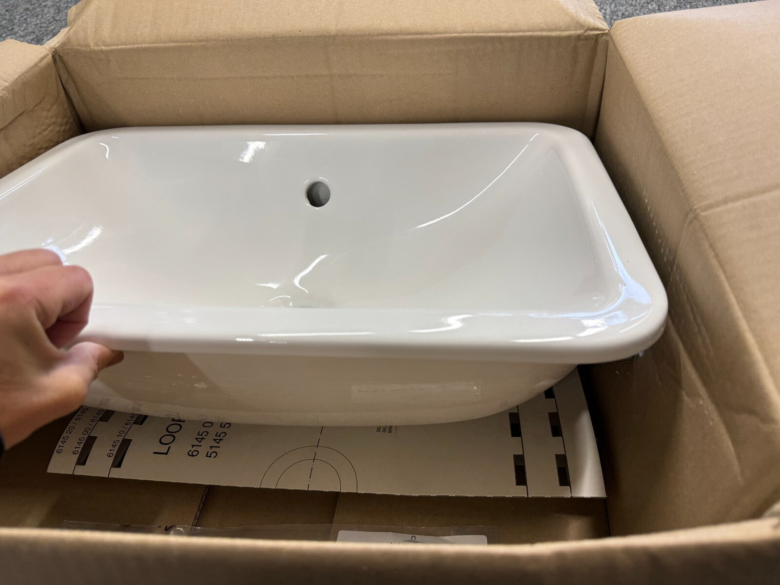 NEW Villeroy & Boch 61451001 Bathroom Sink vanity wash Basin White BR717