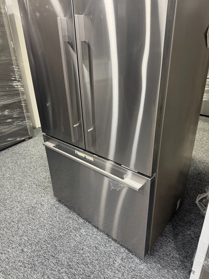 NEW UNUSED Fisher & Paykel RF610ADJX6 Fridge Freezer Freestanding BR2317