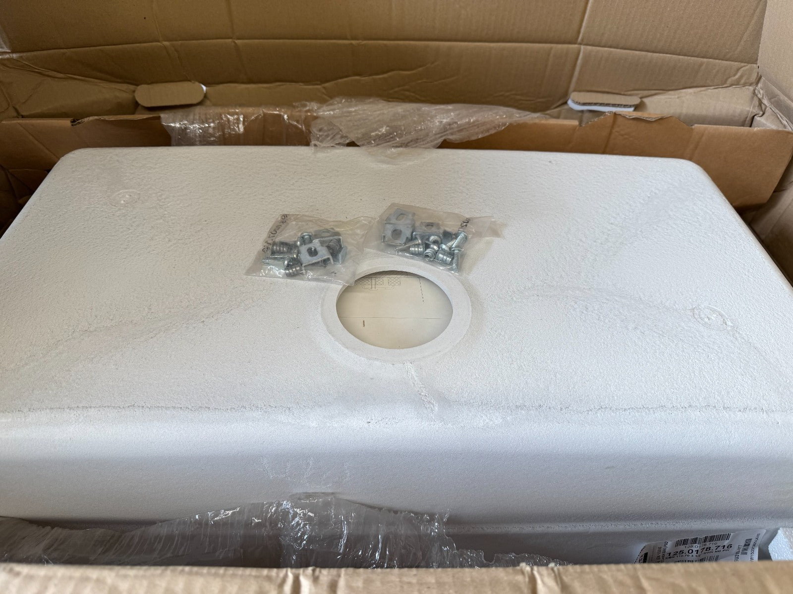 NEW Franke Kubus KBG 110 70 1B Undermount Kitchen Sink Polar White BR4394