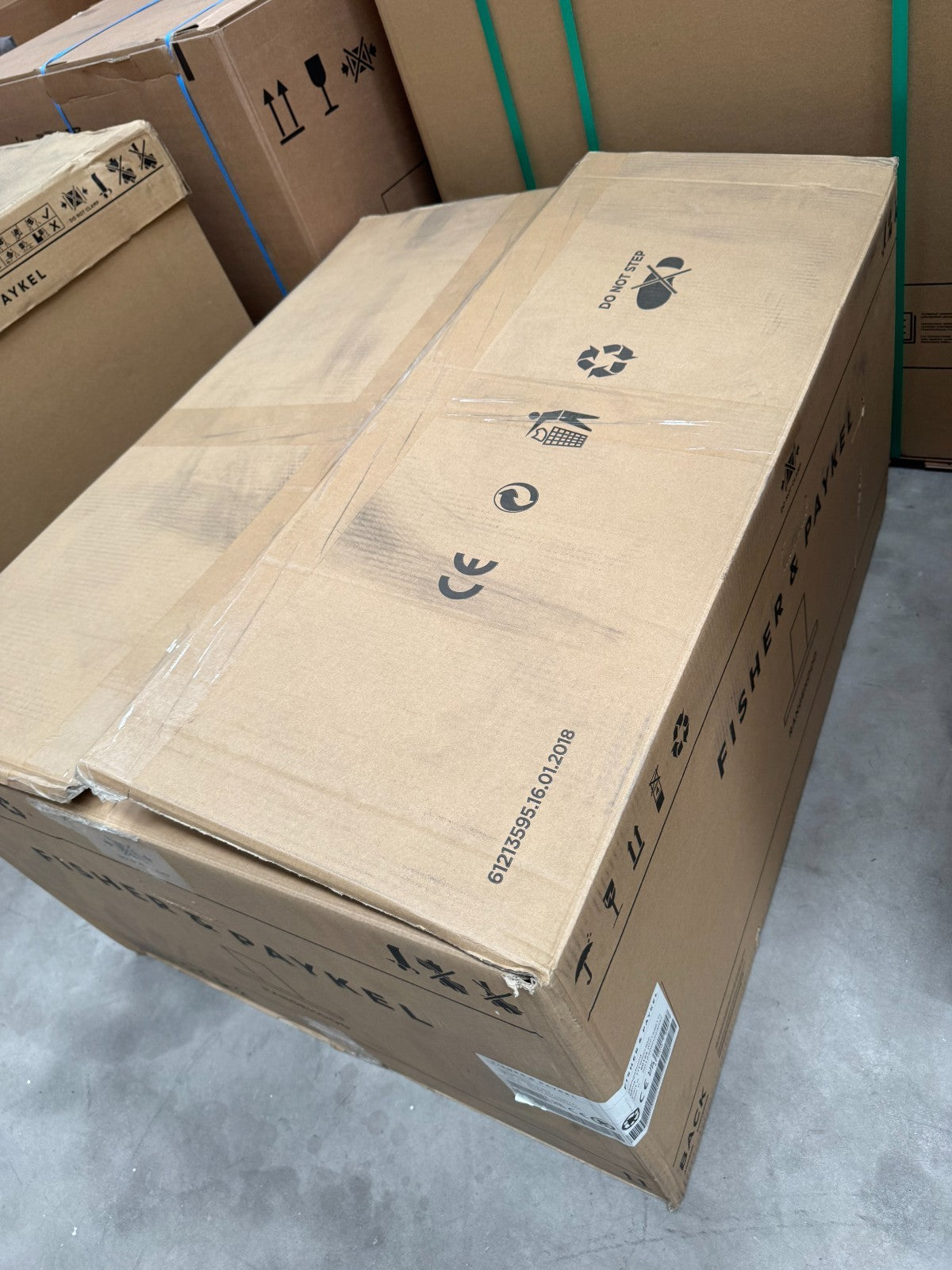 NEW Fisher & Paykel HT90GHB2 90 Black Wall Mounted Cooker Extractor hood BR4634