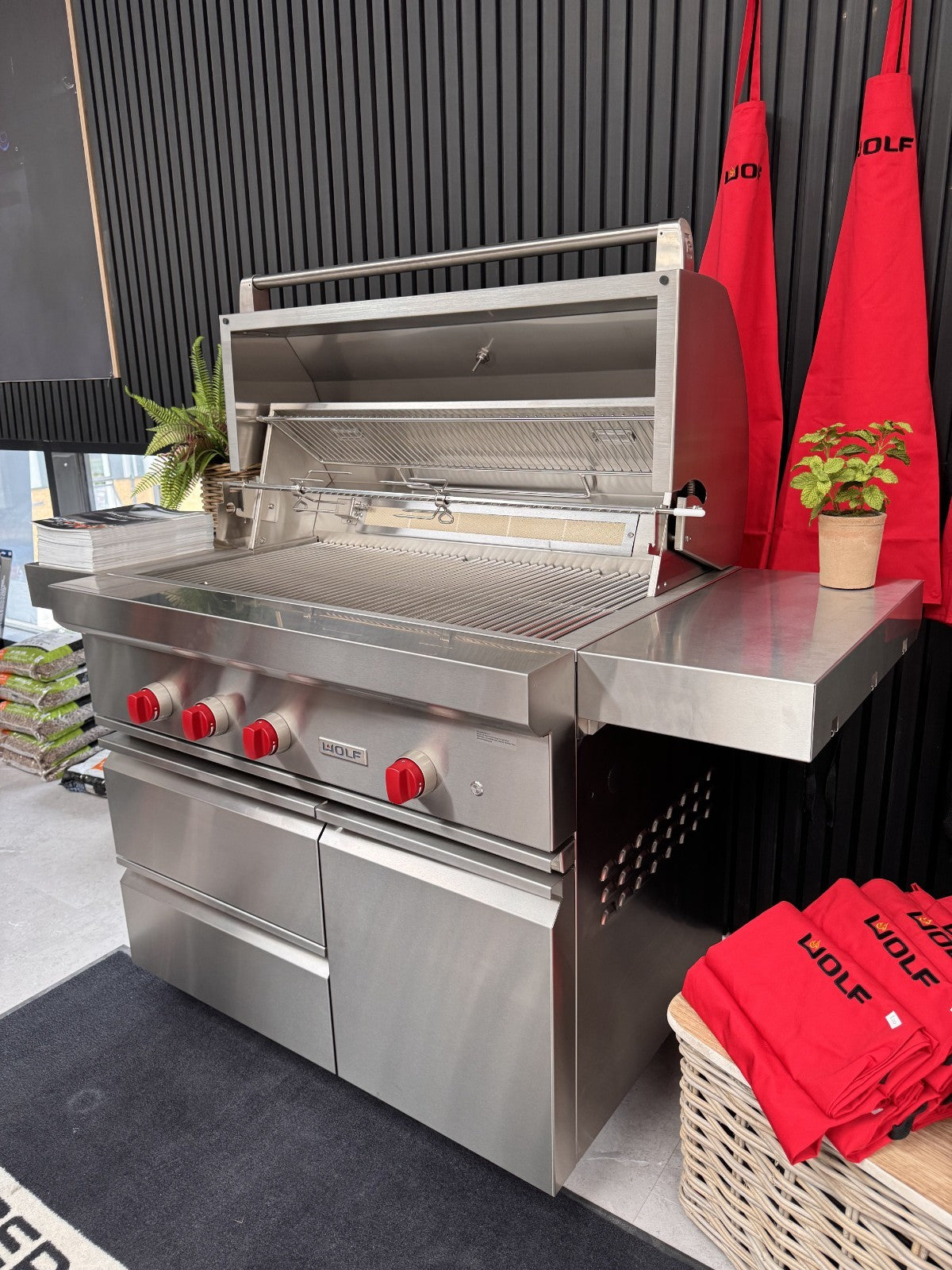 UNUSED Wolf 107cm Freestanding Gas Barbecue ICBOG42C BBQ