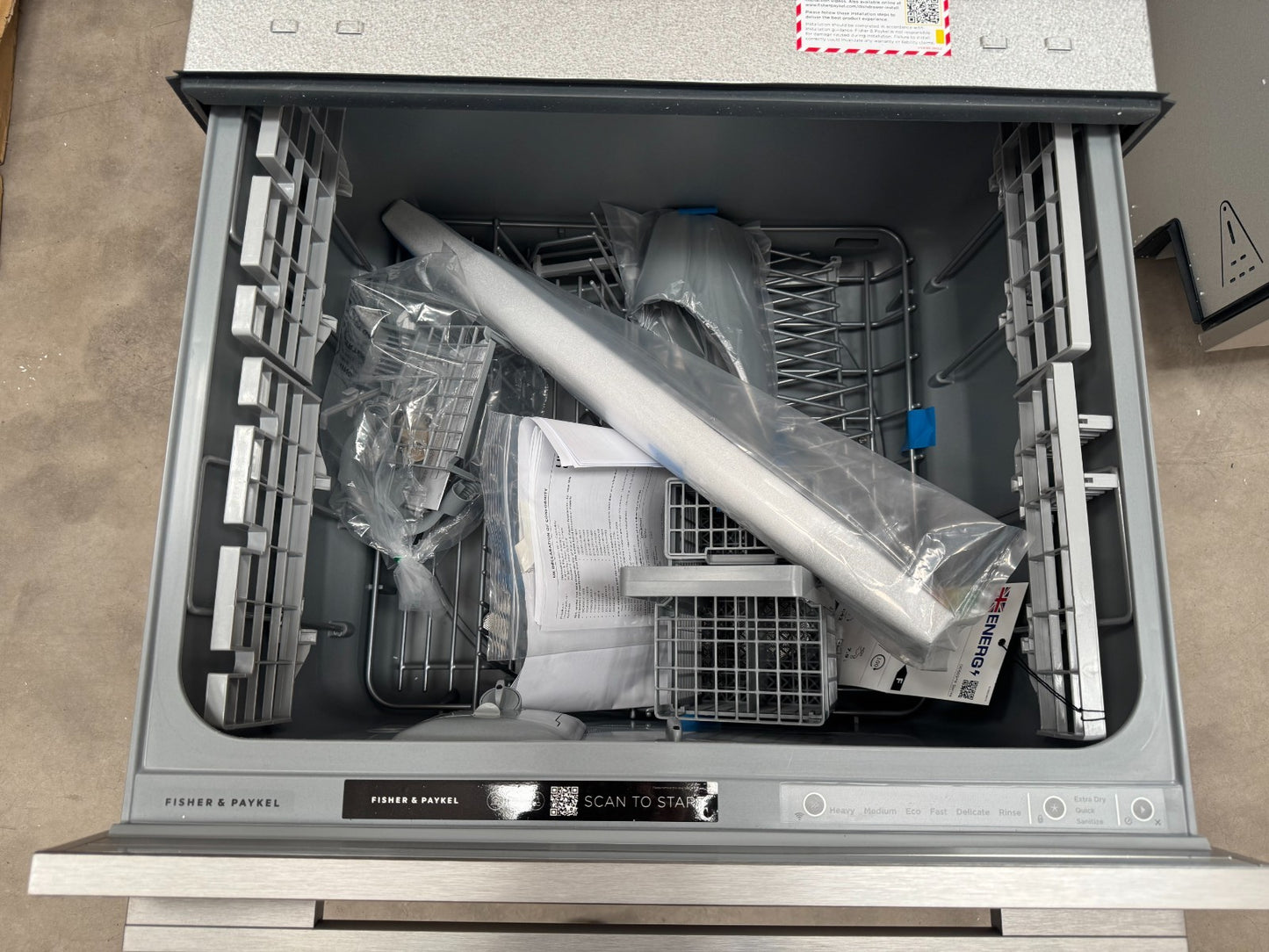 NEW Unused Fisher & Paykel DD60SDFHTX9 Stainless Steel Dishwasher Drawer BR4629