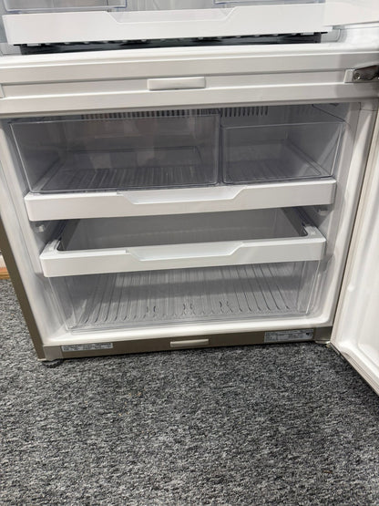 Ex Display Fisher & Paykel Fridge Freezer RF522BRXFD5 Right hand hinged BR4661