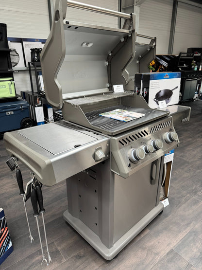 UNUSED Ex Display Napoleon Rogue PRO-S 425 Stainless Steel Gas BBQ