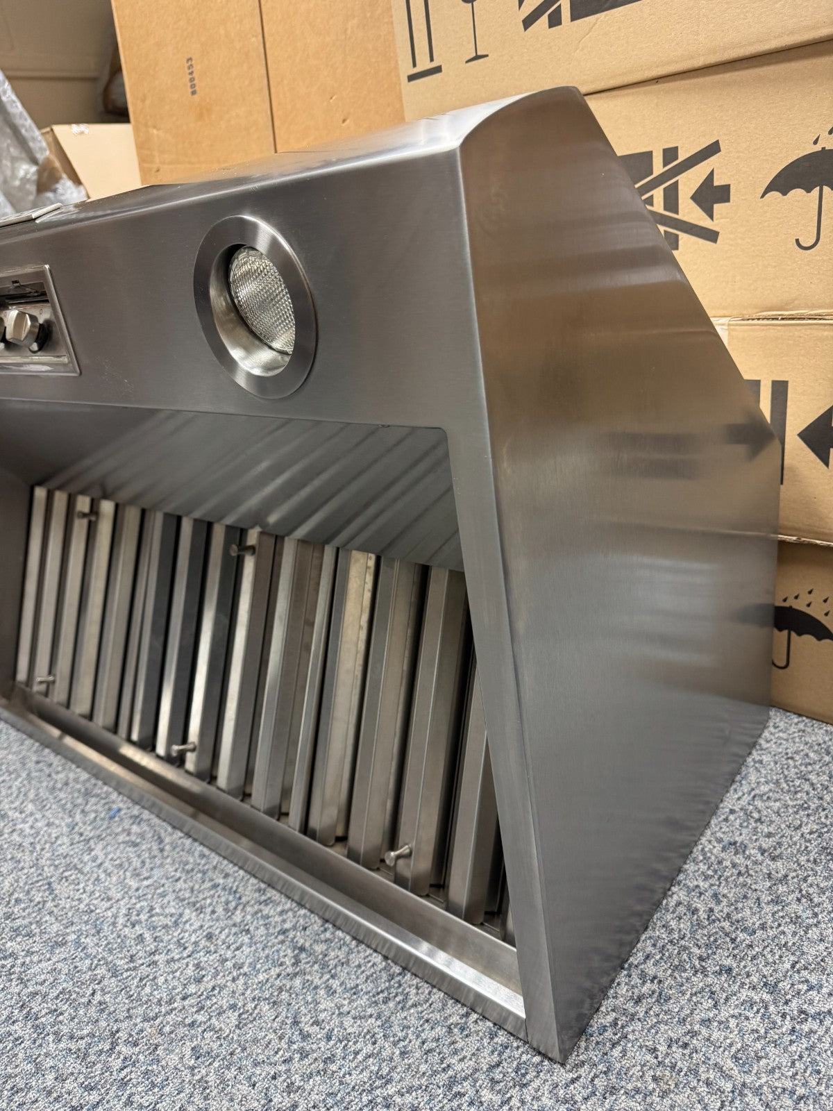 UNUSED Wolf Pro Wall Hood Extractor 914mm Appliance B34123