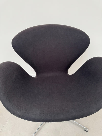 Ex Display Fritz Hansen Swan Lounge Chair by Arne Jacobsen AX017