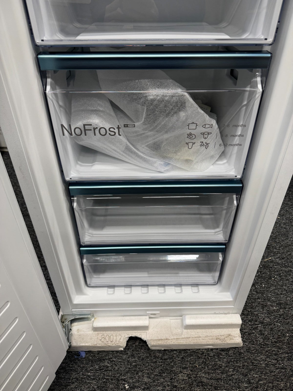 New Neff N90 GI7815NE0 Integrated No Frost Built in Column Freezer BR4163