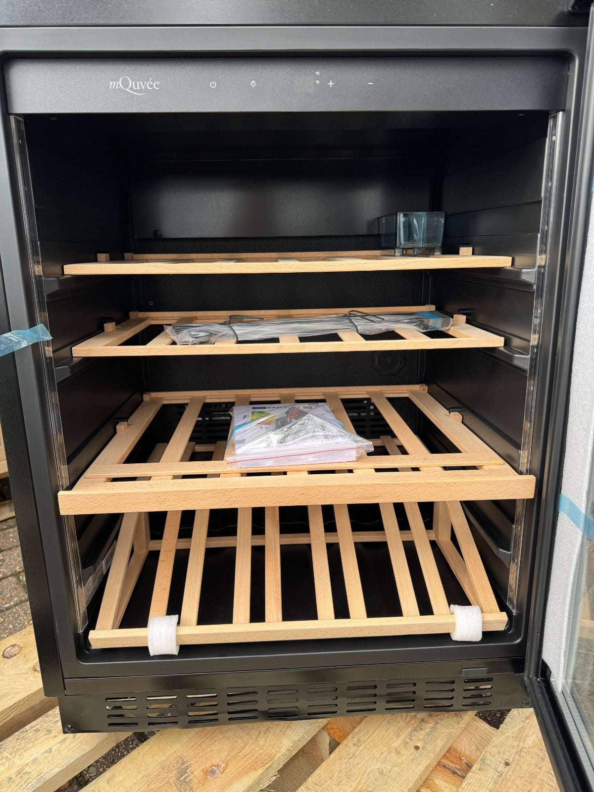 NEW Mquvee WCS60AB Wine Cooler Fridge drinks Black BR4508
