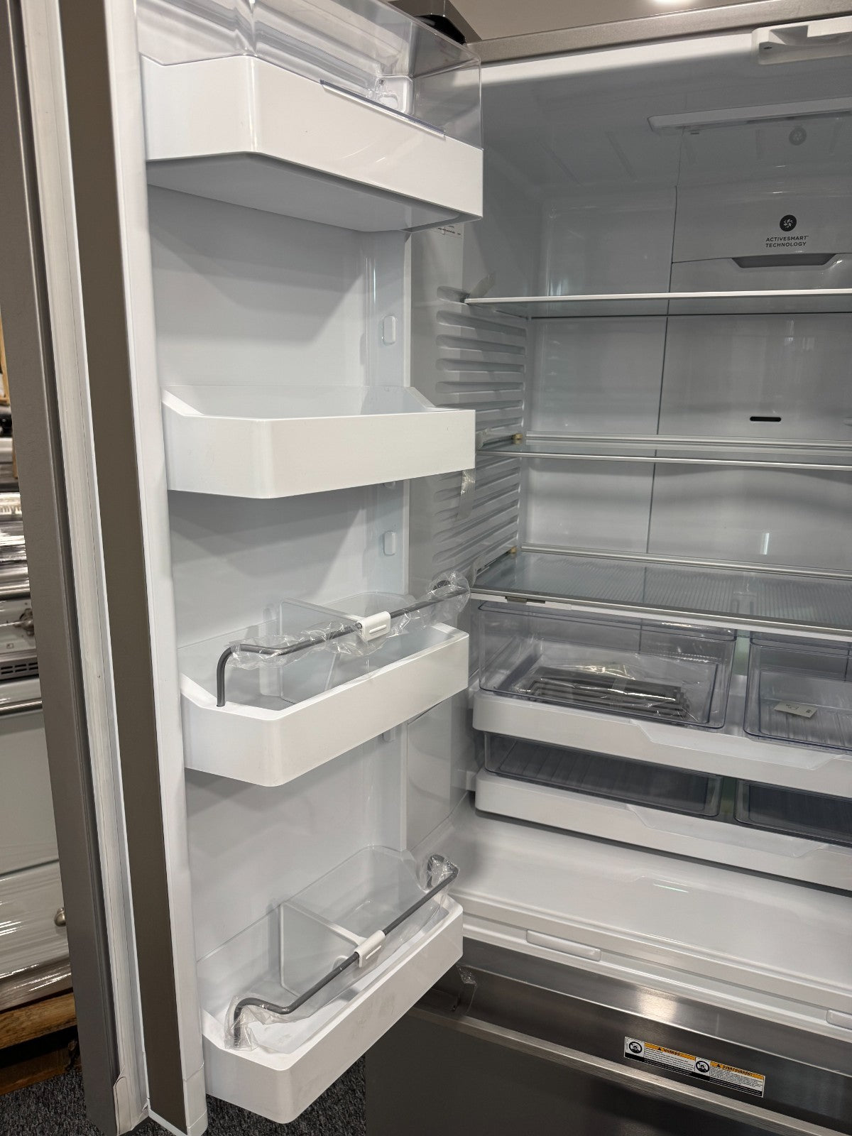 UNUSED Fisher & Paykel RF610ADJX7 Fridge Freezer freestanding BR4277