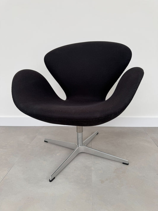 Ex Display Fritz Hansen Swan Lounge Chair by Arne Jacobsen AX017