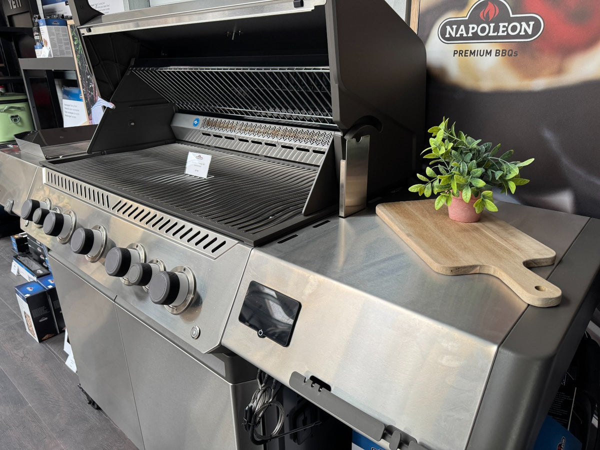 UNUSED Napoleon BBQ Barbecue P665VXRSIBPSS Prestige 665 Side Burner