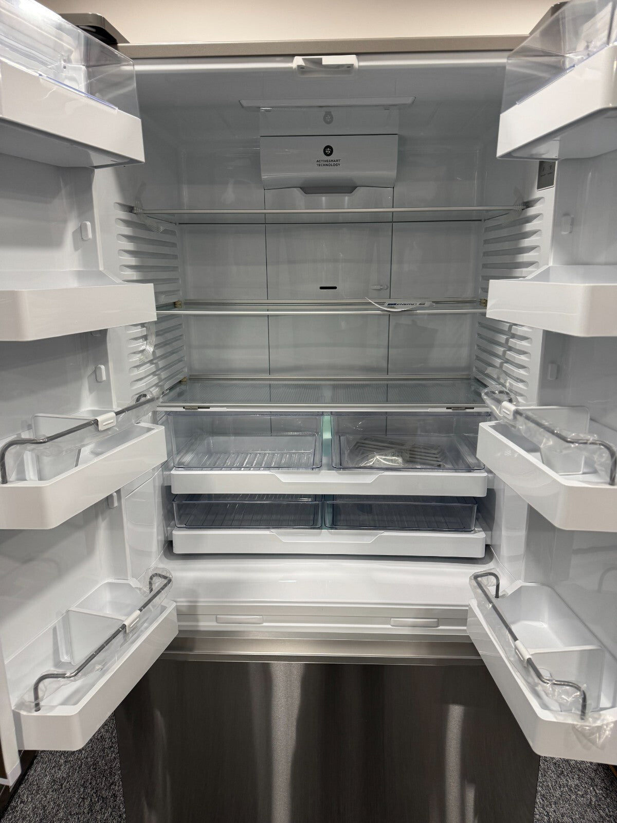 NEW Fisher & Paykel RF540ANUX6 Fridge Freezer Handleless ICE appliance BR685