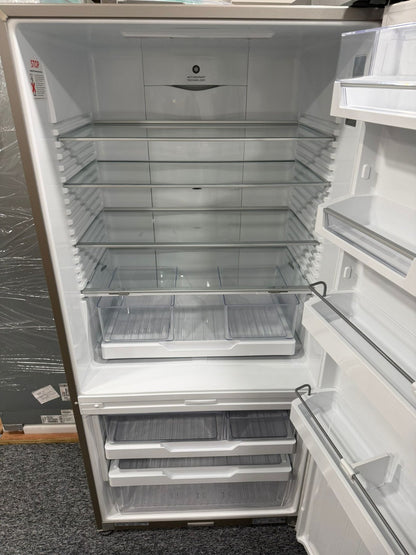 Ex Display Fisher & Paykel Fridge Freezer RF522BRXFD5 Right hand hinged BR4661