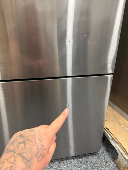 Ex Display Fisher & Paykel Fridge Freezer RF522BRXFD5 Right hand hinged BR4661