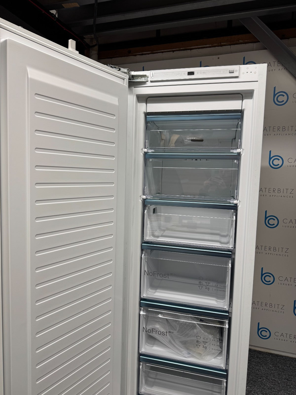 New Neff N90 GI7815NE0 Integrated No Frost Built in Column Freezer BR4163