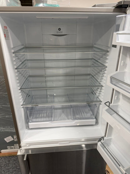 Ex Display Fisher & Paykel Fridge Freezer RF522BRXFD5 Right hand hinged BR4661