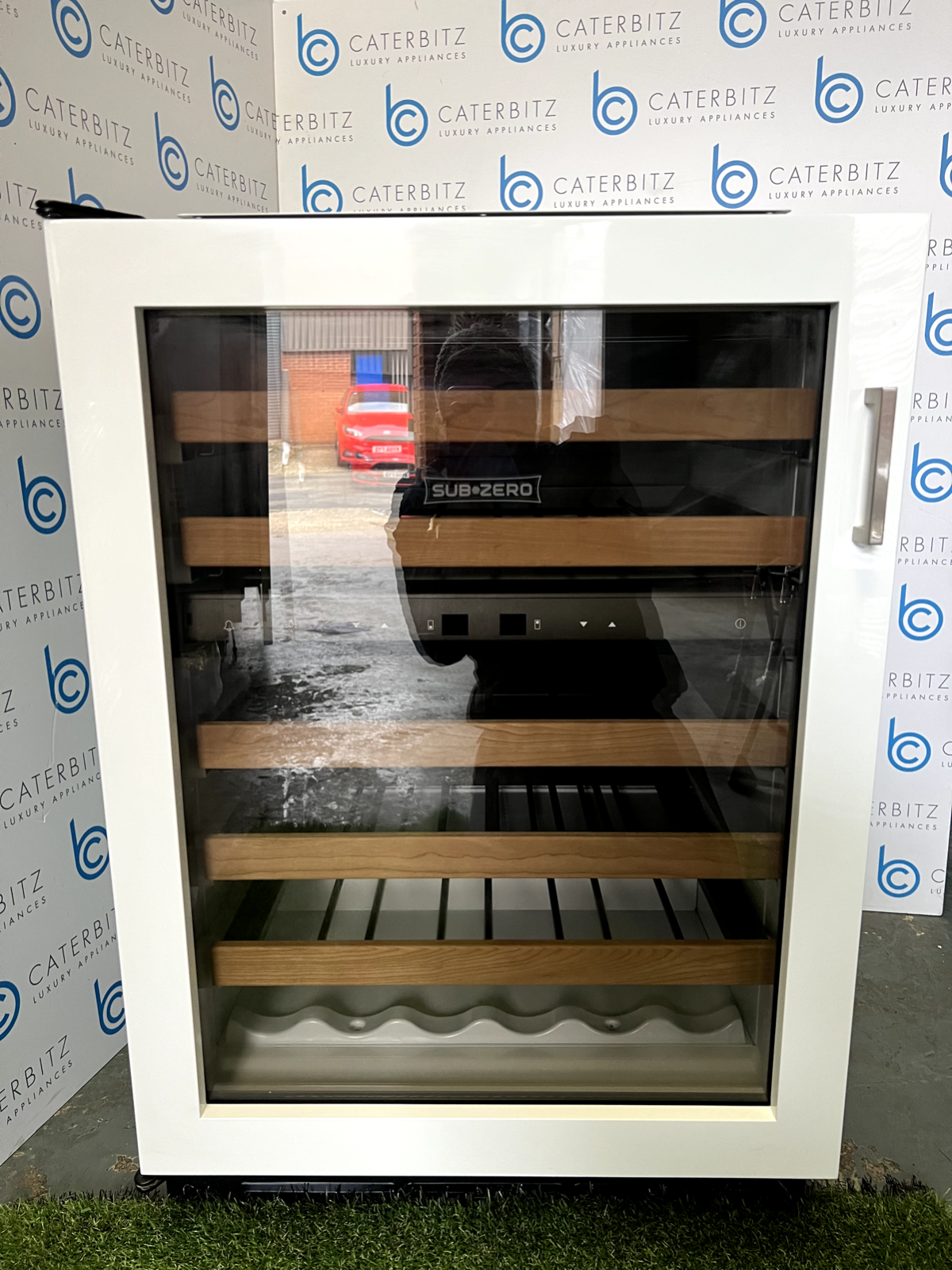 New Sub Zero Undercounter Wine Cooler Drinks beverage Fridge appliance Wolf