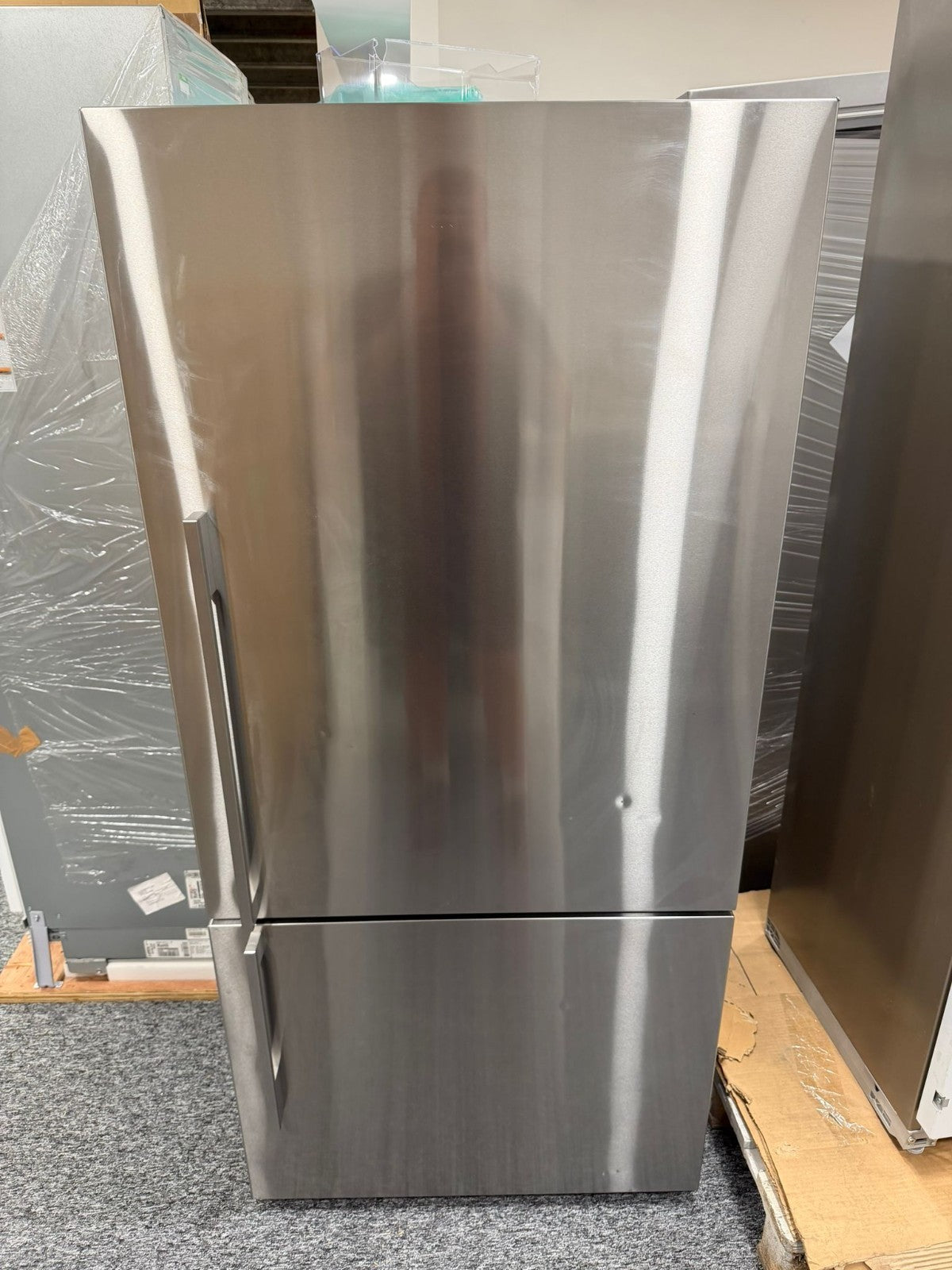 Ex Display Fisher & Paykel Fridge Freezer RF522BRXFD5 Right hand hinged BR4661