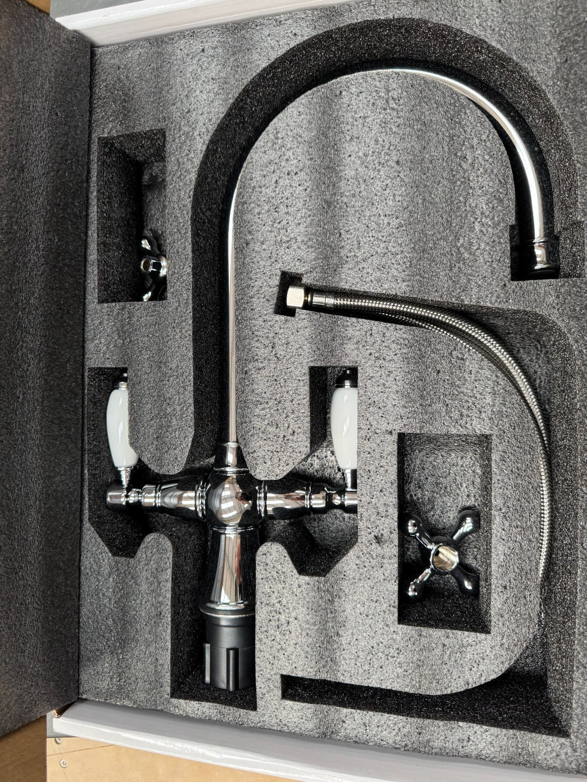 NEW Traditional Chrome Kitchen Mixer tap Victoria plumbing tap factory AX4526