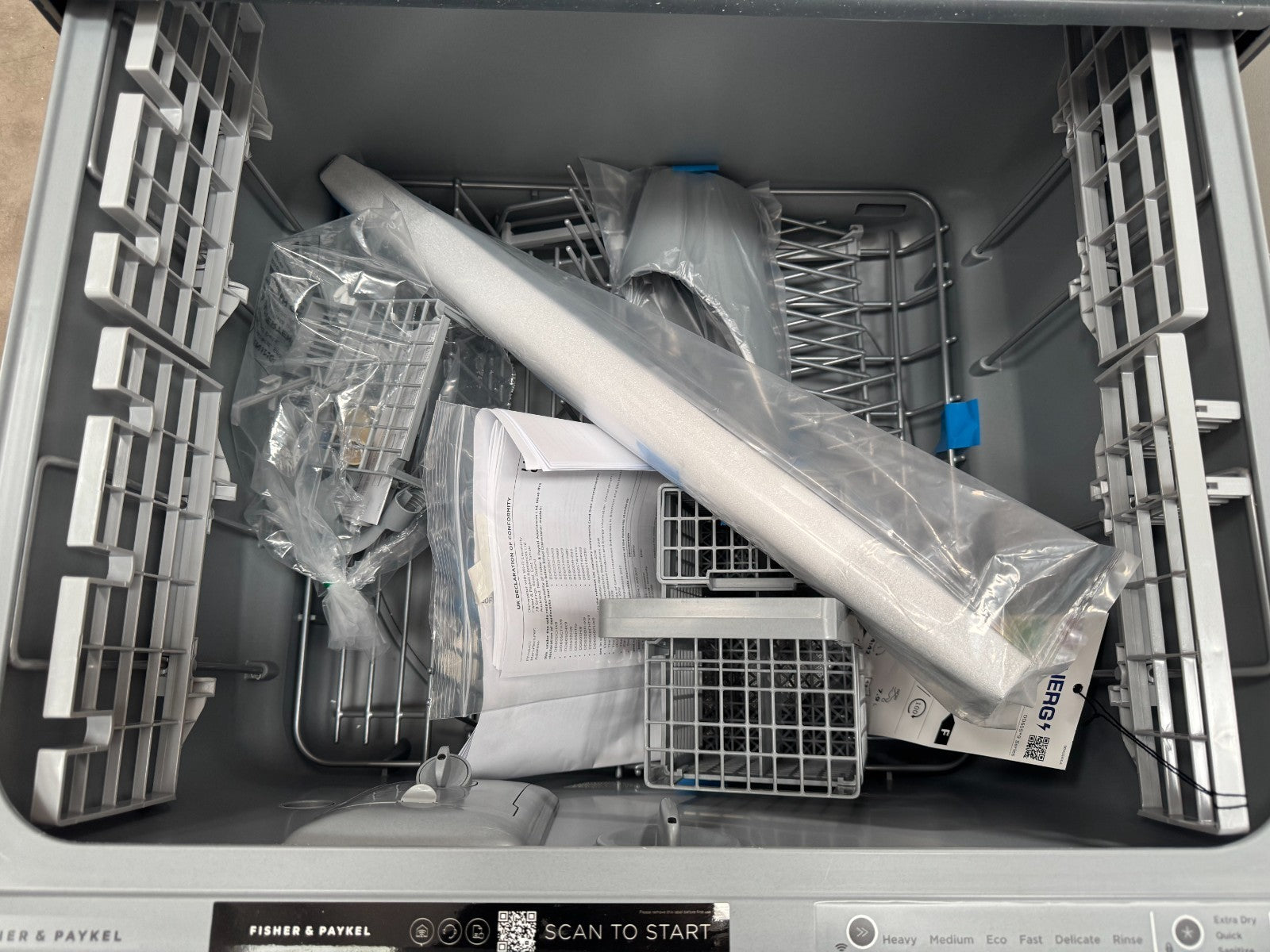 NEW Unused Fisher & Paykel DD60SDFHTX9 Stainless Steel Dishwasher Drawer BR4629